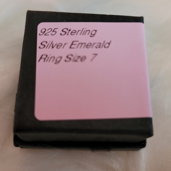 Emerald Sterling Silver Ring Size 7. BRAND NEW 💎 - Picture 3 of 3